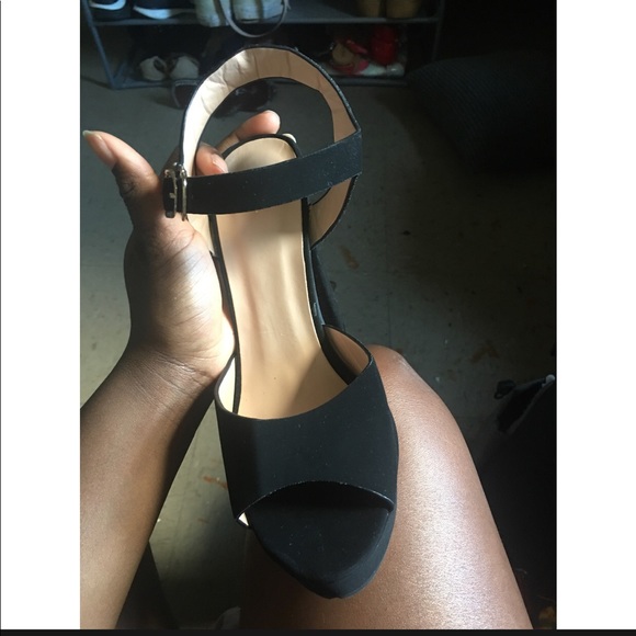 Black heels - Picture 5 of 5